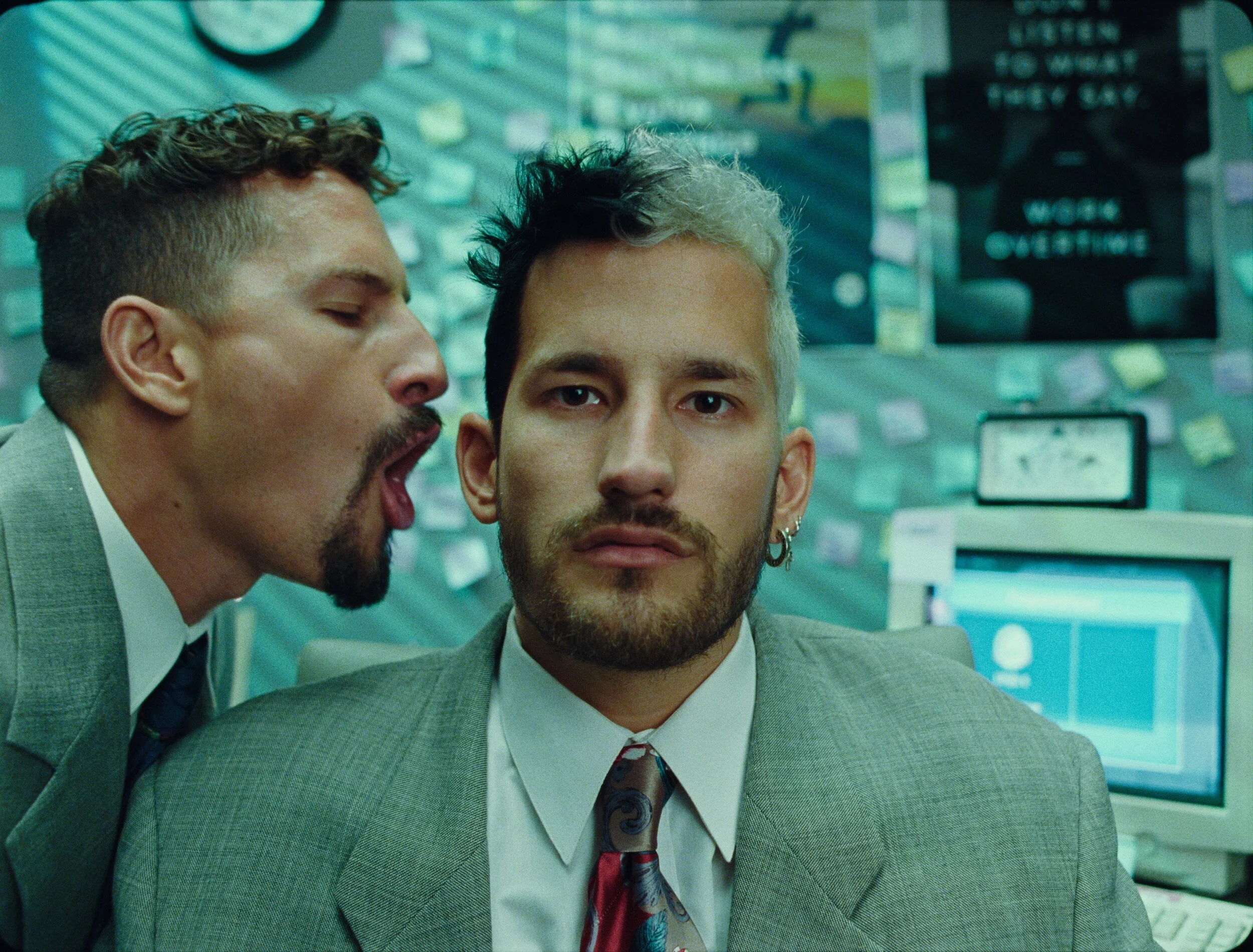 Mau y Ricky - La Grosera (Official Video)