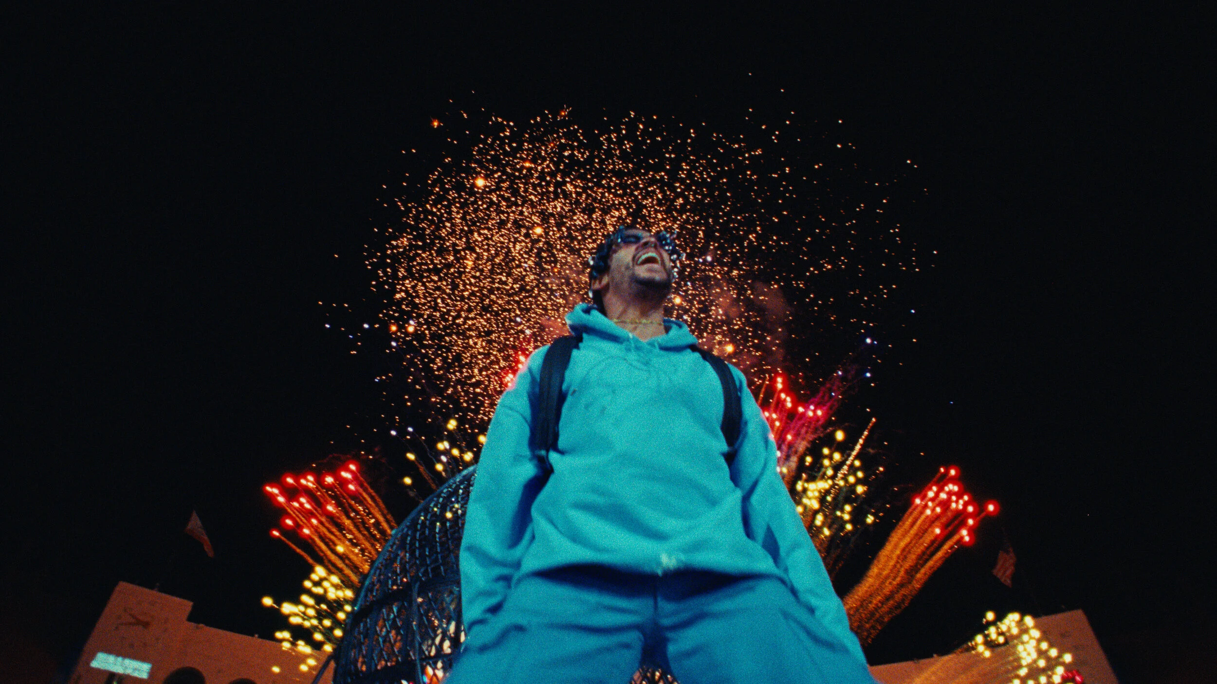 BAD BUNNY - YO VISTO ASÍ | EL ÚLTIMO TOUR DEL MUNDO (Video Oficial)