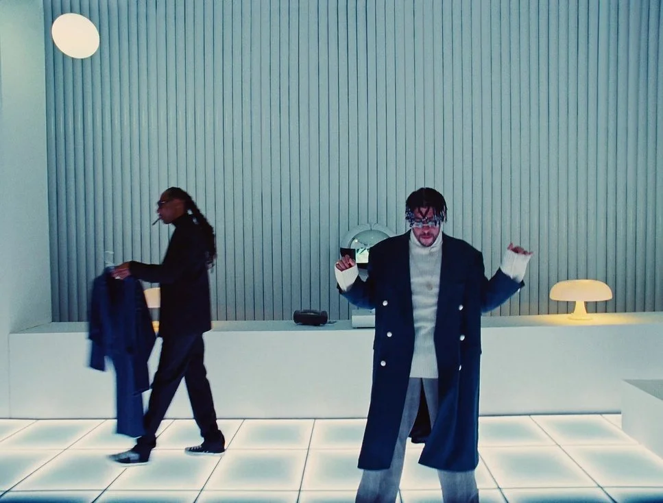 BAD BUNNY - HOY COBRÉ (Video Oficial)