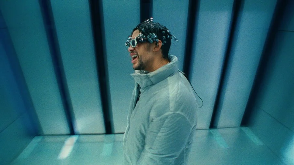 Bad Bunny x Jhay Cortez - Dákiti (Video Oficial)