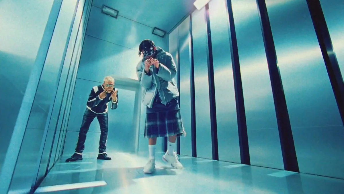 Bad Bunny x Jhay Cortez - Dákiti (Video Oficial)