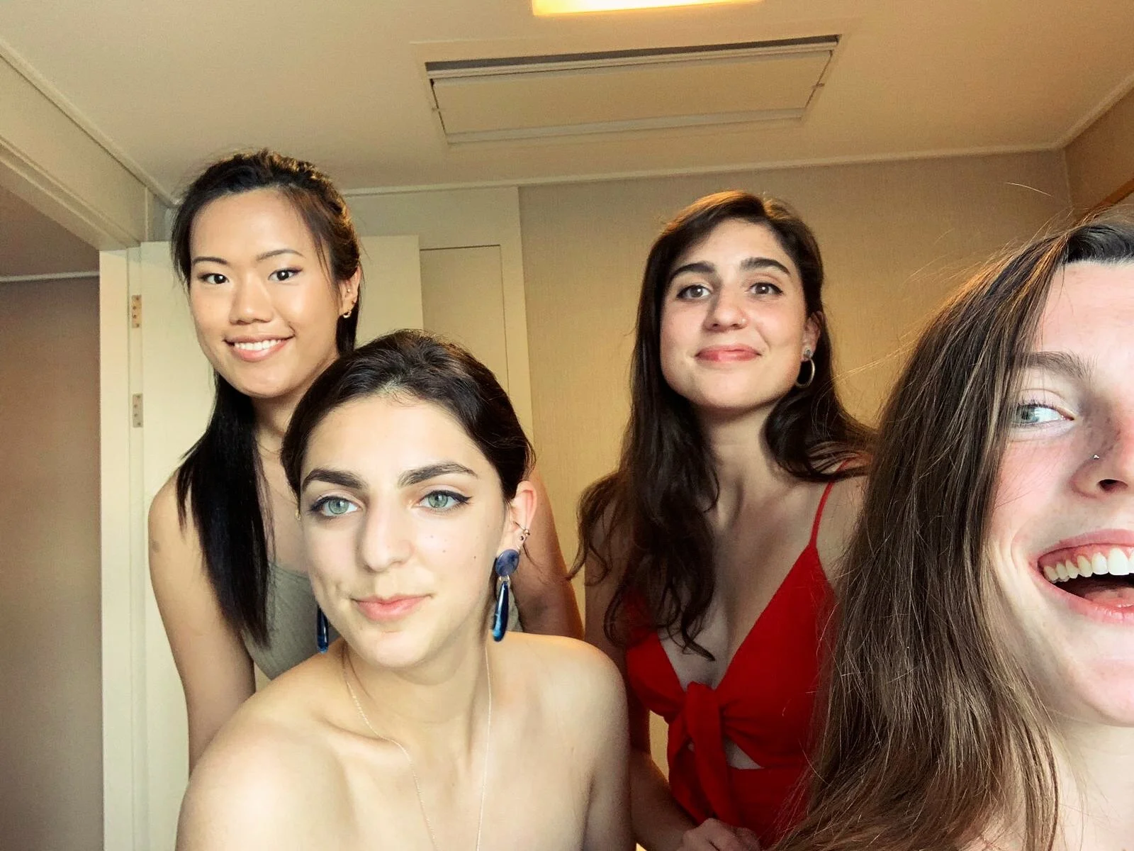  BUSAN b like WOAH!!!!!!  