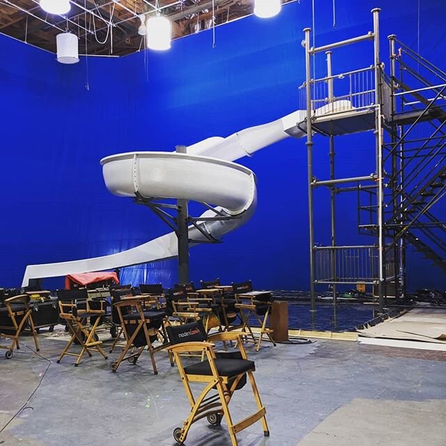 Congrats on your series finale @abcmodernfamily! It was a great 11 seasons, we're glad to have been a part of it. Slide on! 💕
.
.
.
#modernfamily #abc #abcfamily #sofiavergara #theprescott #modernfamilyfinale #waterslide #slidesonset #hollywood #sli