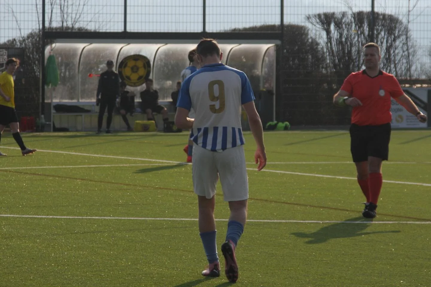 Letztes Testspiel der Vorbereitung in Herrliberg 🏟️
Nach einer starken ersten Halbzeit k&ouml;nnen wir in der zweiten leider nicht mehr ankn&uuml;pfen. Am Ende verlieren wir knapp mit 2:3.
Torsch&uuml;tzen f&uuml;r R&auml;mi:
Kieran Zwick ⚽️
Ludovic
