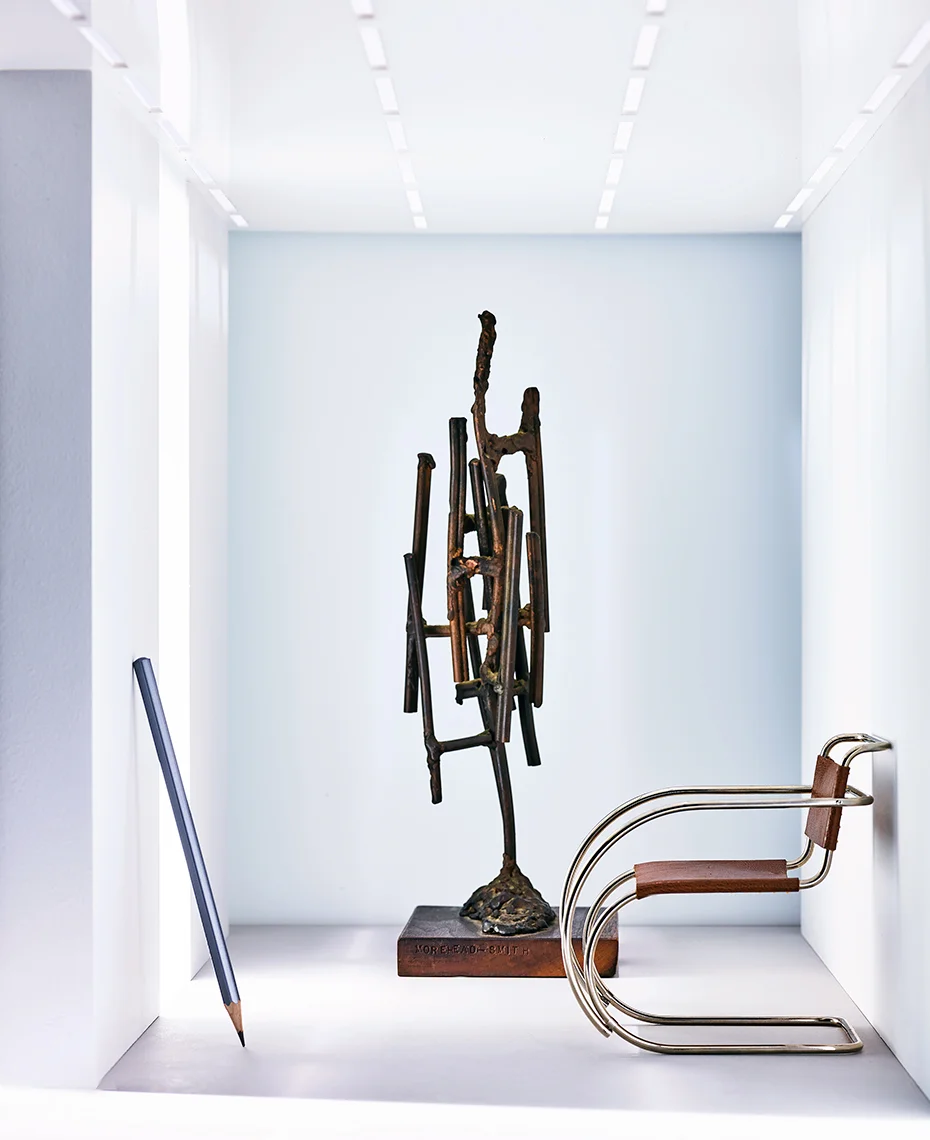 VX_RE_GALLERY_MIES_CHAIR_SCULPTURE_20190626_DP_Test_0014.jpg