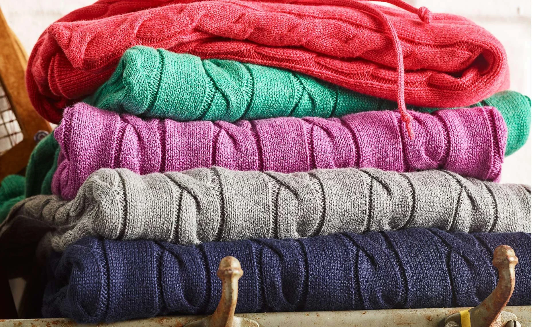 VX_RE_BB_220621_BB_Fall_1_Shot_04_W_Hoodies_007.jpg