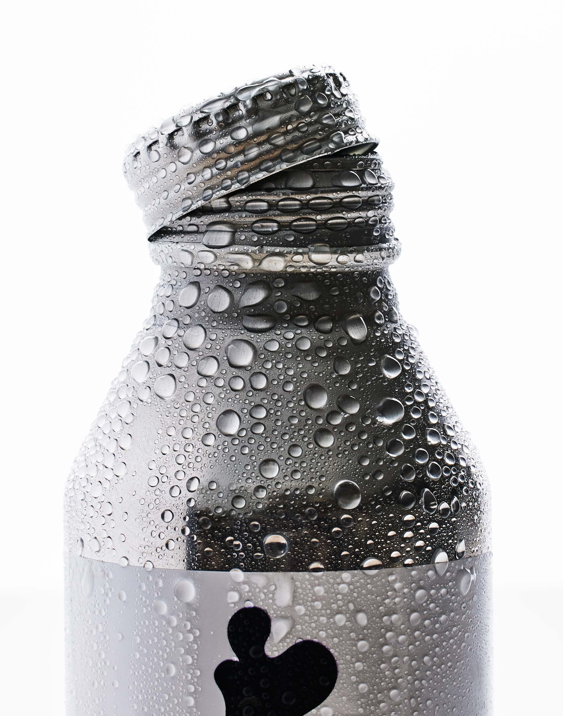 VX_RE_WATER_BOTTLE_4_18_25_Stillife_test_personal8095.jpg