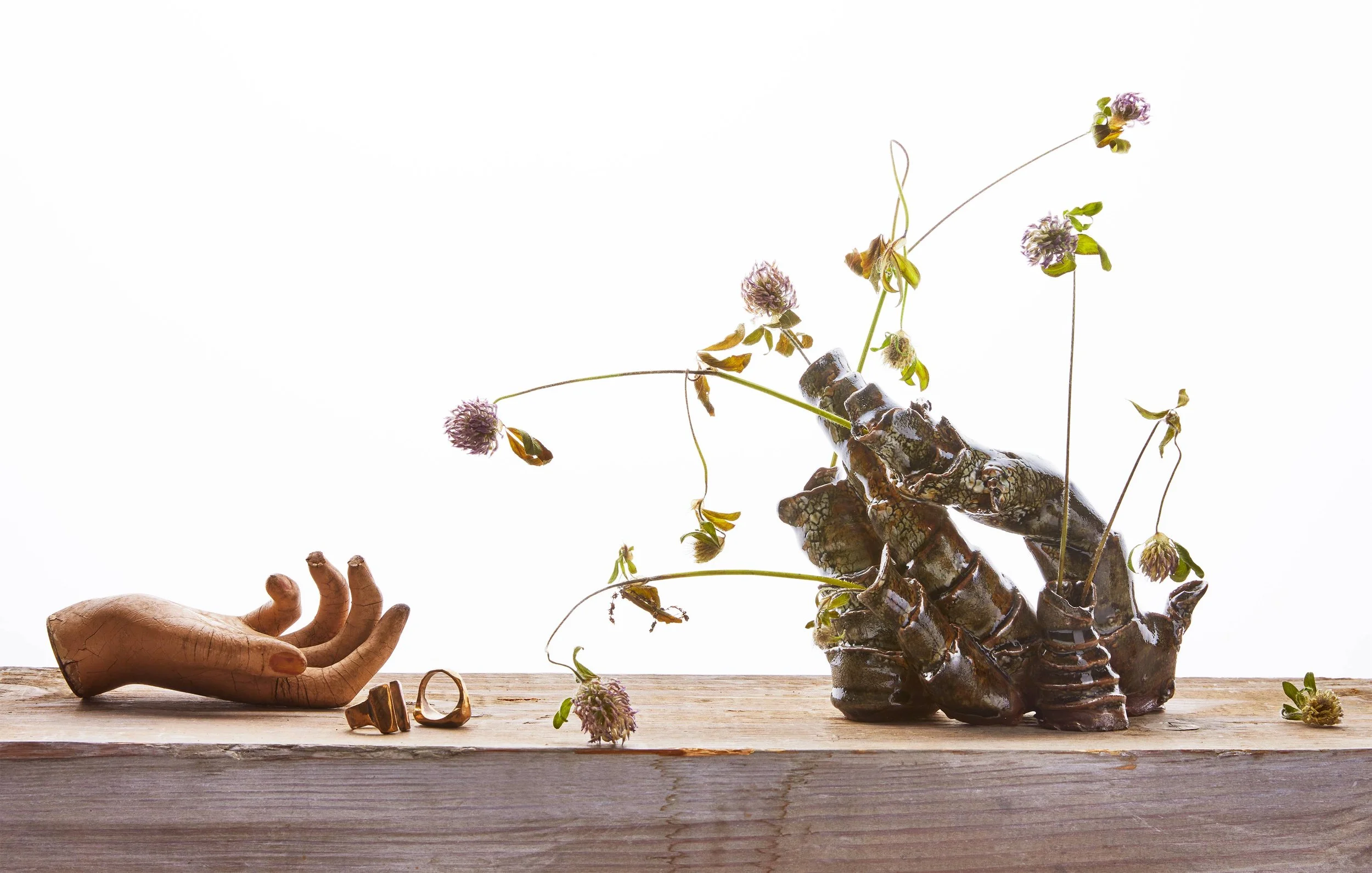 VX_RE_JEWLERY_HAND_FLOWERS_VASE_6_20_25_Stillife_test9001.jpg