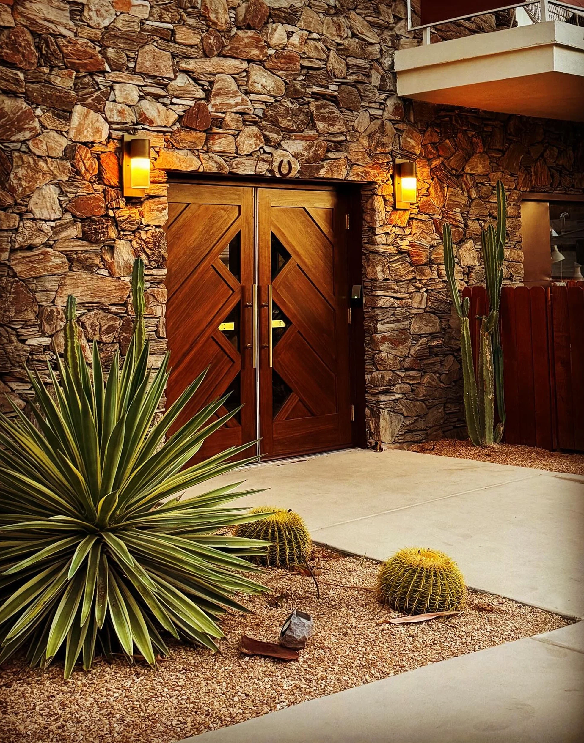 VX_RE_ROYAL_SUN_PALM_SPRINGS_AE044B4A-691A-419A-9636-8402DF240EF2.jpg