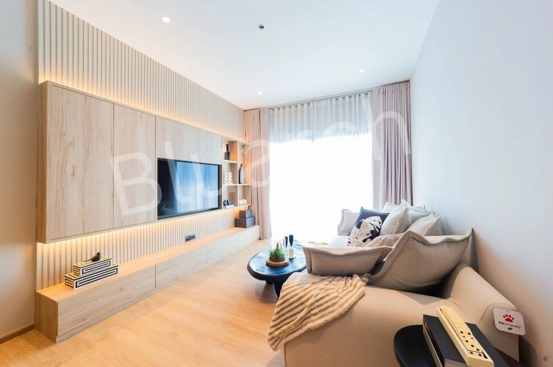 Noble Reveal Condo (NEWLY renovated)