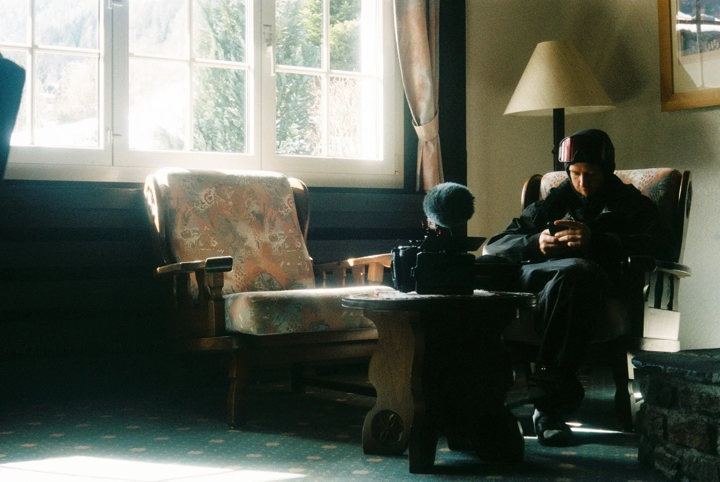 Some behind the scene images from "the joy generator" for @blackcrows_skis featuring @anttuoikkonen &amp; @remco.mov 📷 @dinerenthuusiast.⁠
⁠
1 - Director/DP @nickmeilleur enjoying a quiet moment before getting on the hill. We love reviewin