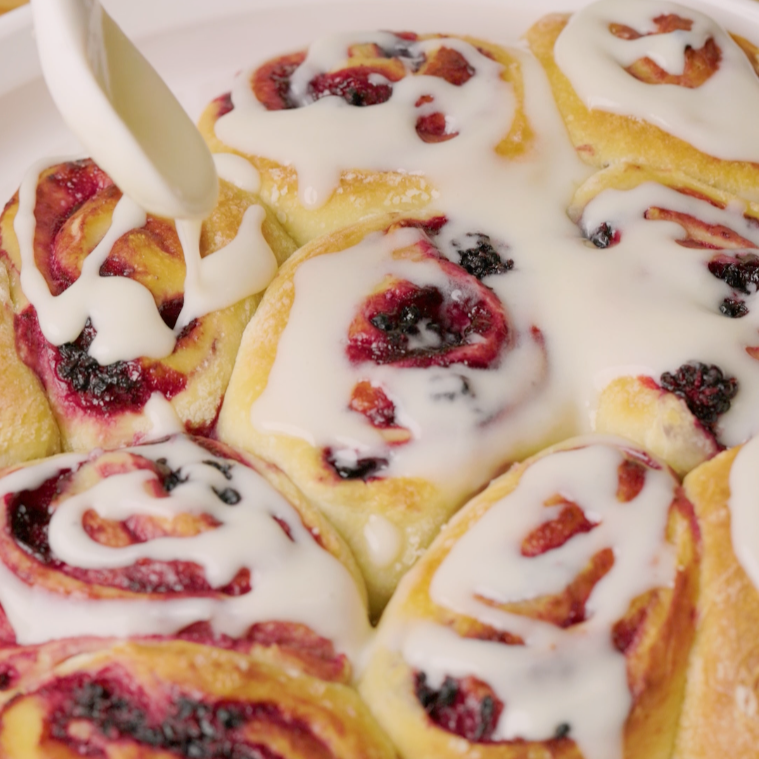 Blackberry Cardamom Cinnamon Rolls 