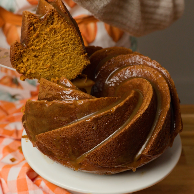 slice of cake being lifted above bundt cake