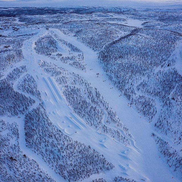 @geiloparken!

#snow #djicreator #winter #snowboard #snowpark #ski #terrainpark #mavic2pro #aerial #geilo #kikut #Norway #livetbakheiskortet #mountainlife #utno #north #nordic #scandinavia #mountain #outdoors #lifestyle #skicenter #skigeilo #mavic #i