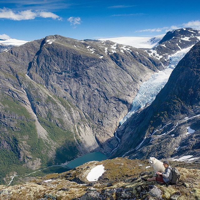 Great hike up to Kattanakken a few weeks back with amazing glacial views all around the peak. This is from the way back down with famous Briksdalsbreen in the background.
📷 @emilsons!
#lifeofelton #mountain #traveling #visitnorway #ilovenorway #mitt