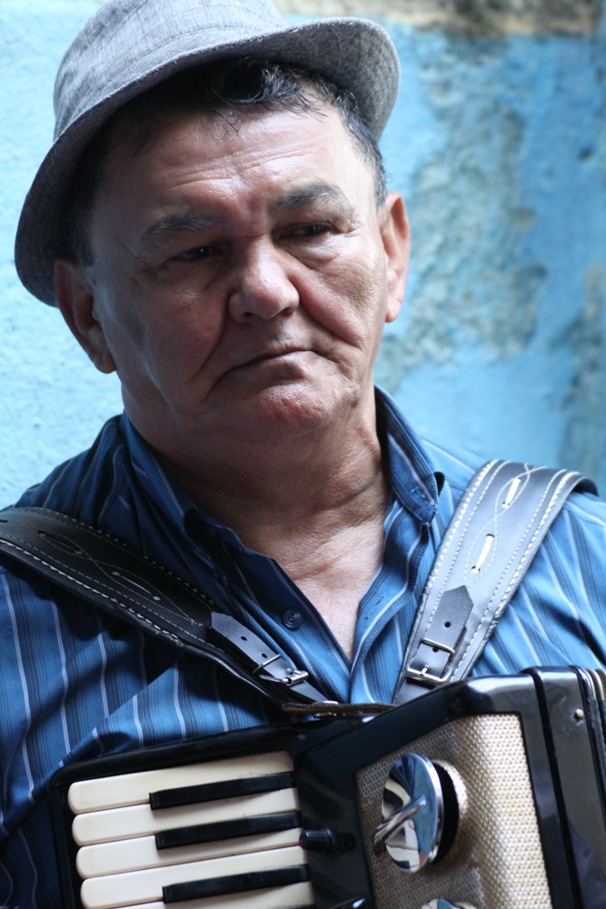 20120826-rioaccordianplayer.jpg