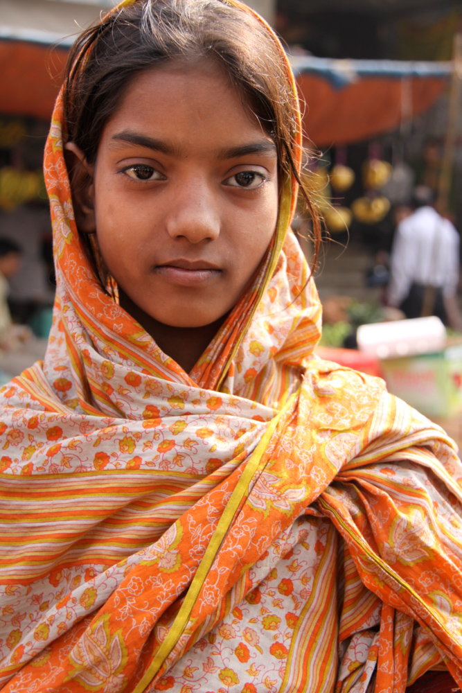 20091217-dhakaheadscarfgirl copy.jpg
