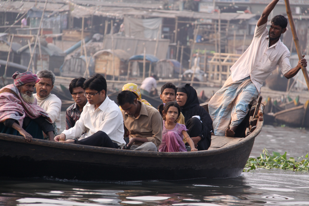 20091218-dhakacrowdedboat copy.jpg