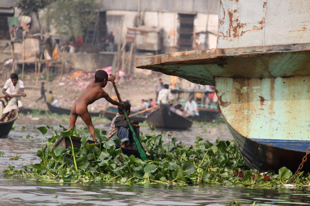 20091218-dhakanakedbabyrower copy.jpg