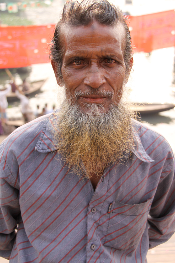 20091218-dhakaredbeard copy.jpg