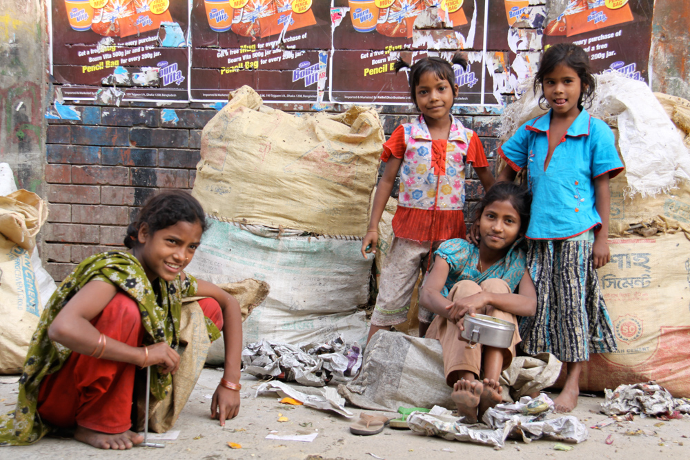 20091220-dhakaalleykids copy.jpg