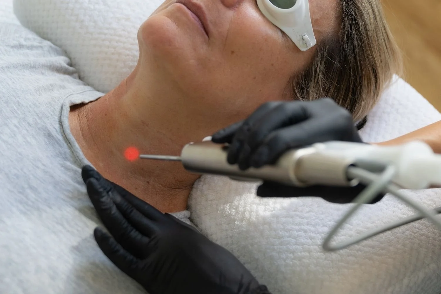 Fotona 4D laser neck tightening and skin lifting treatment at ANSO Med Spa Koreatown Midtown Manhattan NYC