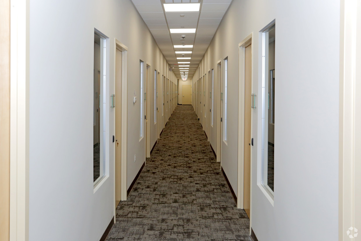 Hallway 1.jpg