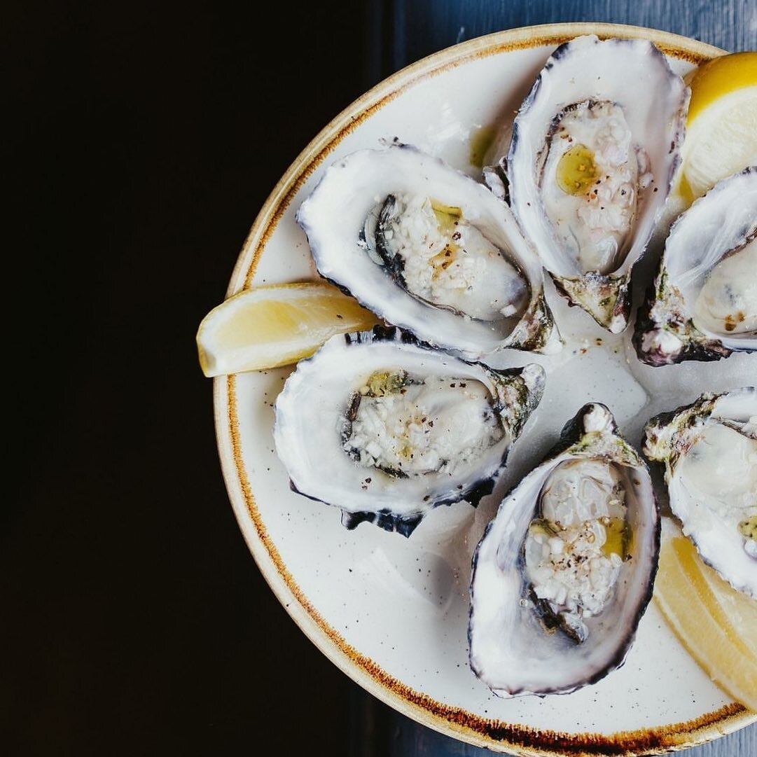 Get your fix of the freshest oysters at @chiantiadl 🦪