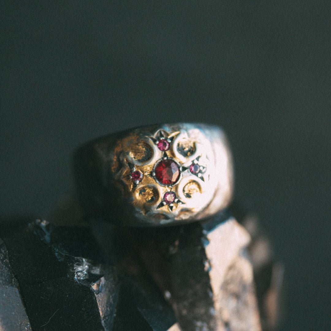 true-cross-with-accent-ruby-612937_1080x.jpg
