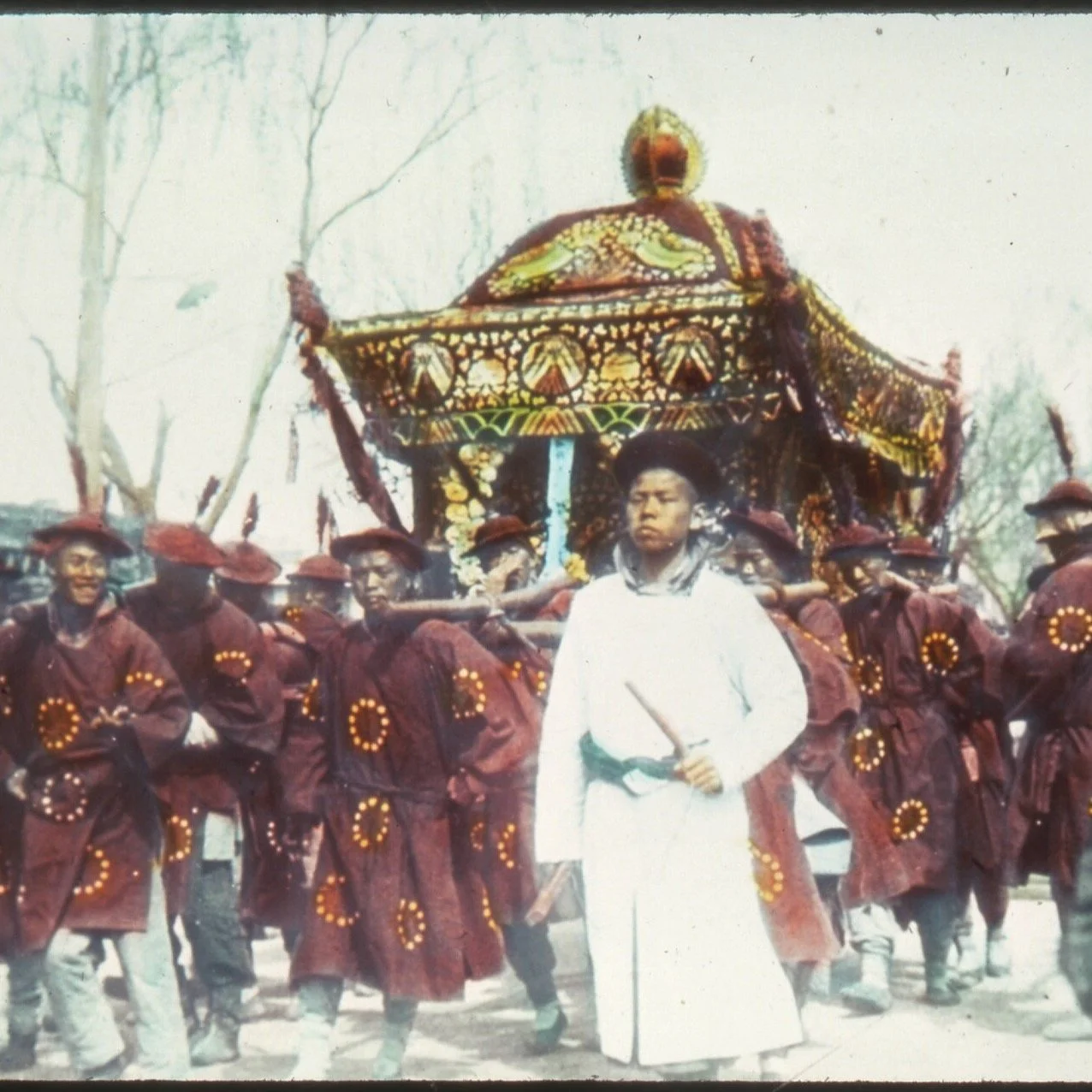 A_funeral_procession,_Shanghai,_Shanghai_Shi,_China,_ca.1900-1919_(IMP-YDS-RG008-358-0008-0031).jpeg