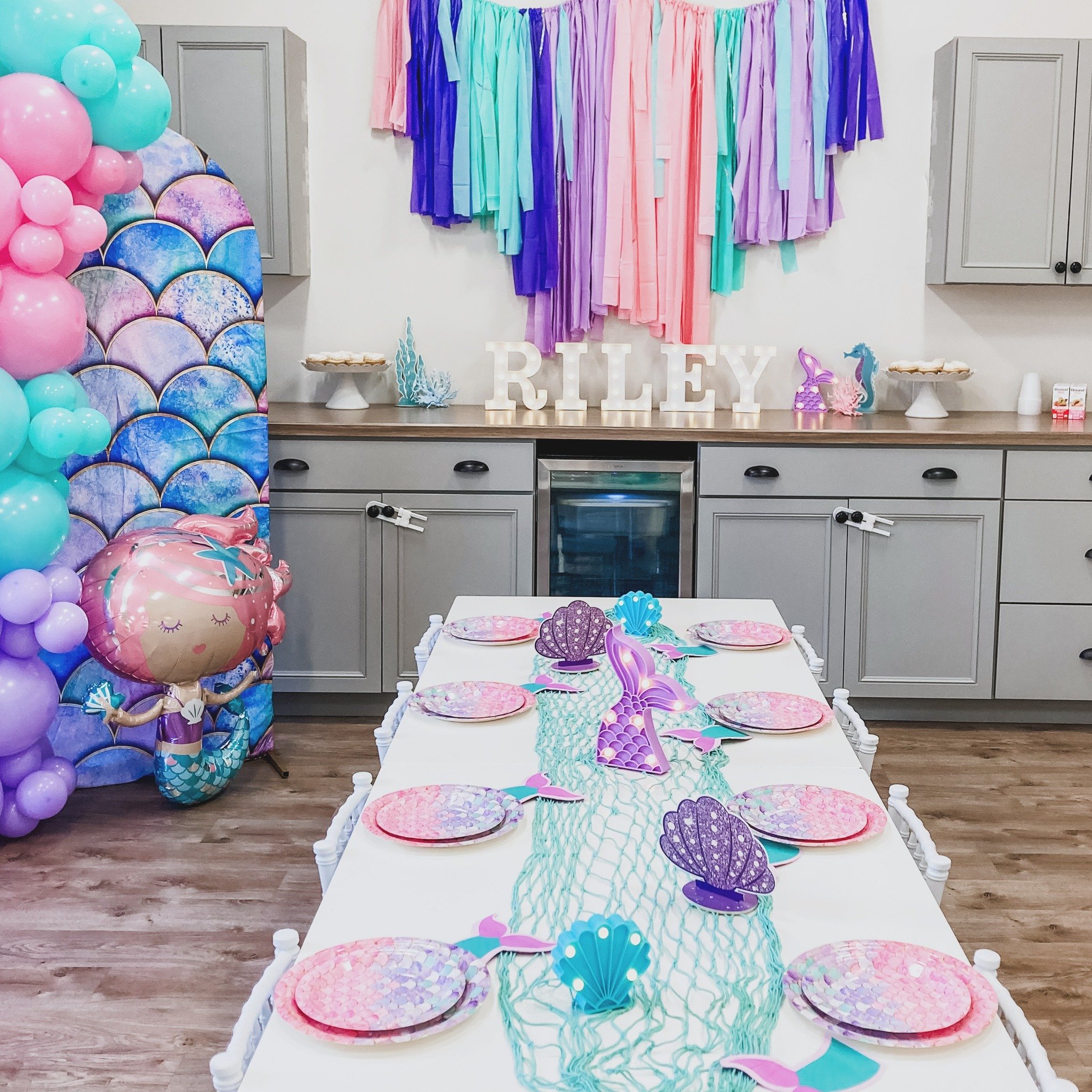Mermaid Vibes for Riley&rsquo;s birthday 🧜&zwj;♀️ 

I love the Marquee add on letters &amp; balloon display. 

We are now booking for June &amp; July. Limited dates available for May.
