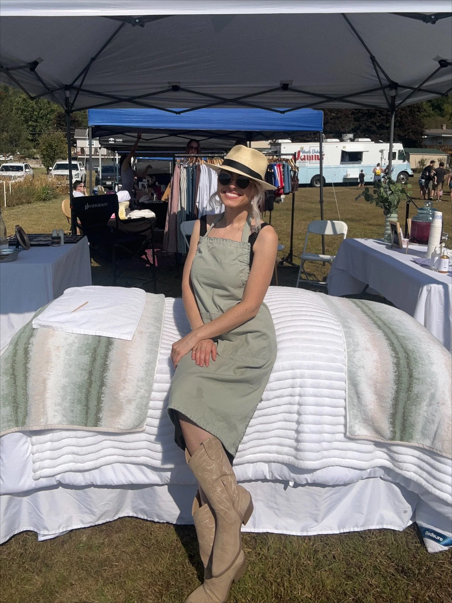 What a wonderful day at the farm! ☀️ @rootedfarmstead 

I had an amazing time providing ice facials, waxing, makeup and more to the community while meeting so many other small businesses this past weekend. My traveling showgirl days sure paid off as 