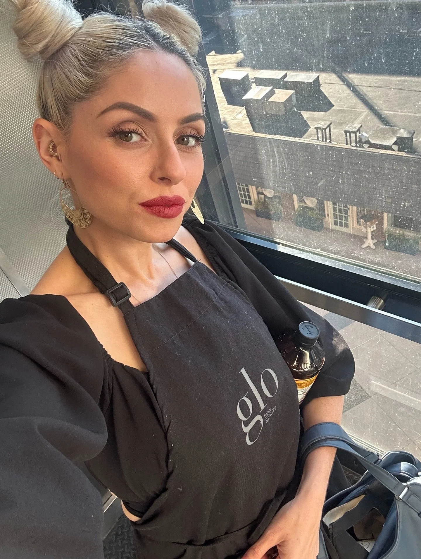Running on Glo and Kombucha 🤌🏻💄

Special thanks to @aspubsc for having me come down last week for move in weekend! 

🌟 Stay tuned for more glam nights ahead! 💋 If you want to book me for your event, just visit my link in bio or send me a PM!