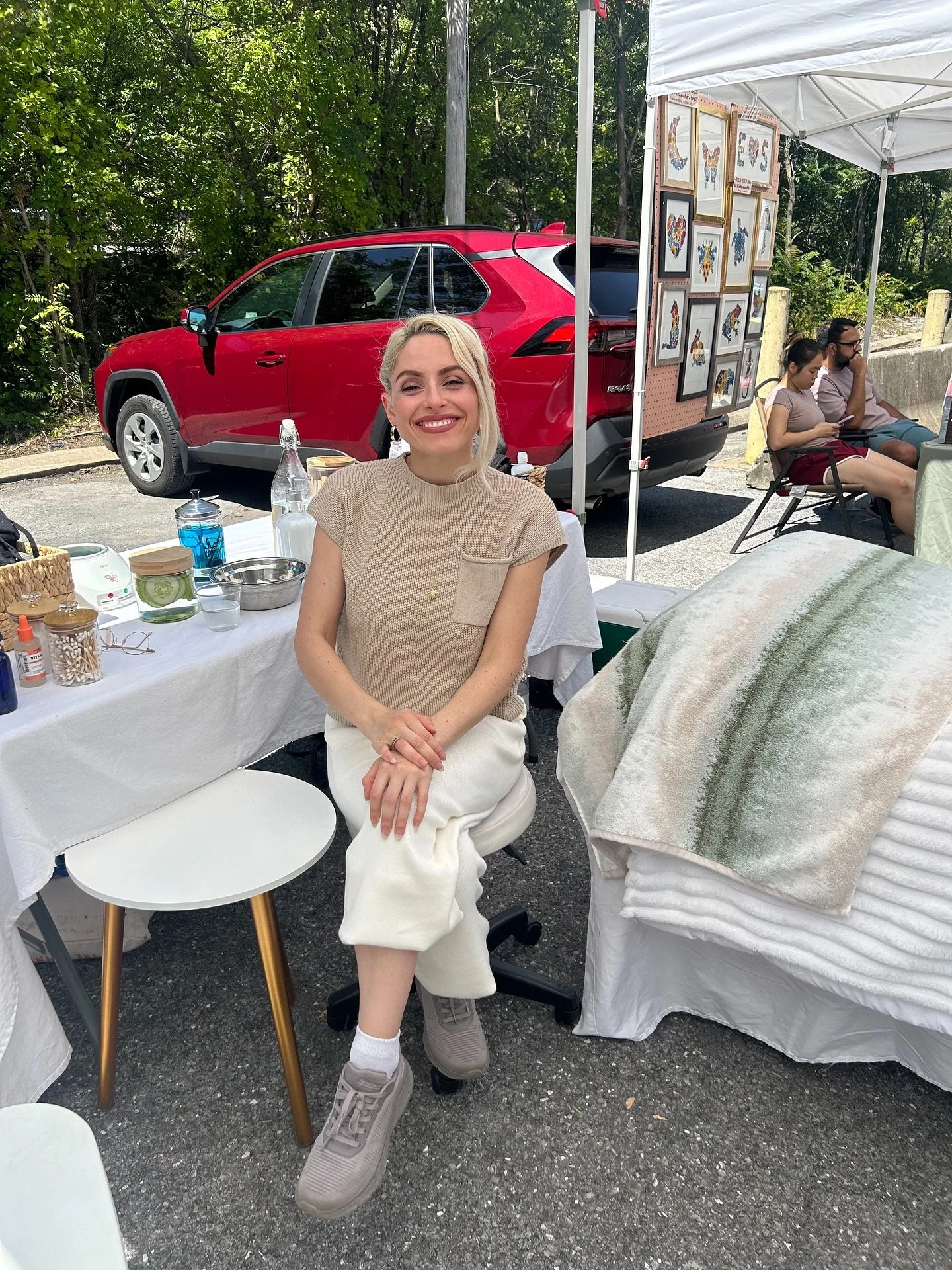 🎉 Just wrapped up my very first pop-up event, and I couldn&rsquo;t be more proud of myself! I was so busy, but seeing everyone enjoy their ice facials made it all worth it. From the amazing feedback to new clients pre-booking for more, the positive 