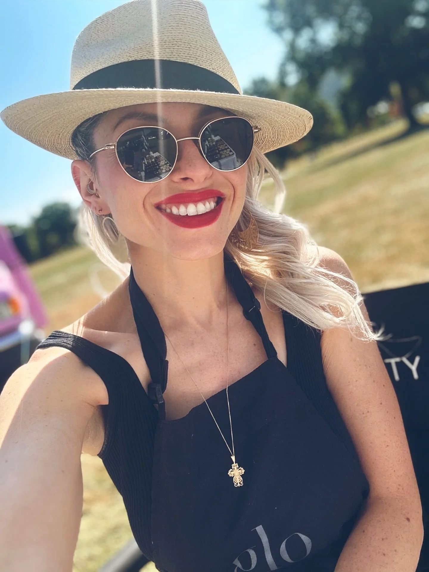 Turning heads at my last pop-up until November! 💄Channeling those pin-up vibes at the military museum, soaking up the sun and selling my skincare line @artzaskincare ☀️🪖

Can&rsquo;t wait to see you all again in a few months! Remember, beauty can b