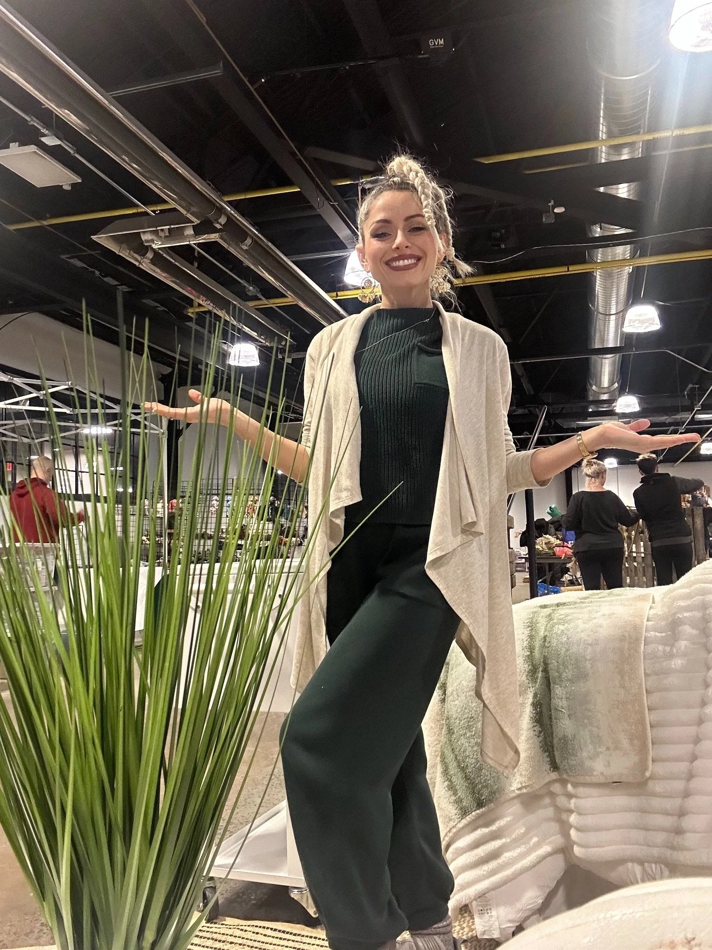 ✨ Embracing the Nordic glow at this historic brassy holiday pop-up! 🎄✨

🌟 Just wrapped up an amazing weekend bringing my Scandi spa vibes and healthy beauty to our community! @brass16823 is a beautiful space and @smithandfront did a fantastic job w