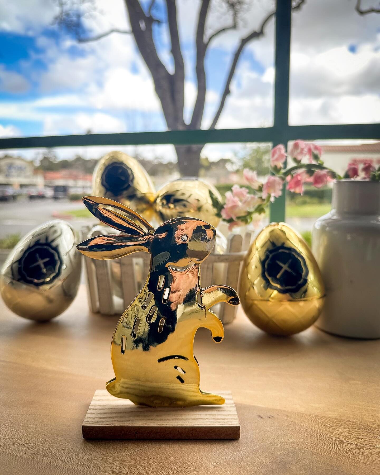 The hunt continues!
_____ 🥧🐇💭_____
Welcome to our 4th Golden Easter Egg Hunt! Some bunny I&rsquo;ll be hiding 19 Golden Egg&rsquo;s and one Golden Rabbit throughout our shopping center Newark Market Place. Eggs will be out by 11am.

If you find an