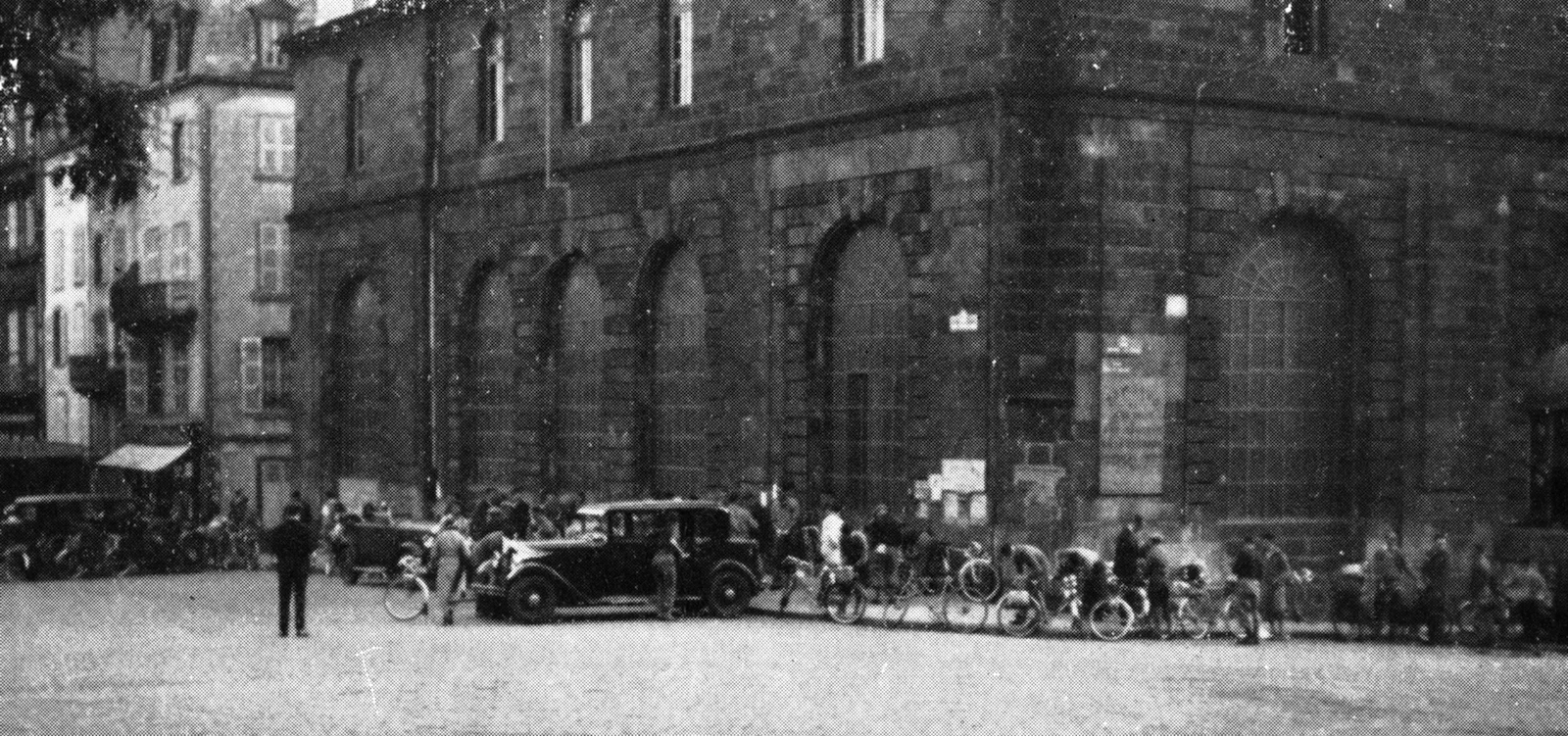 Le départ du Concours de Machines 1934 depuis Clermont-Ferrand
