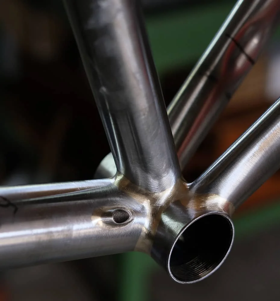 vélo fabriqué à la main