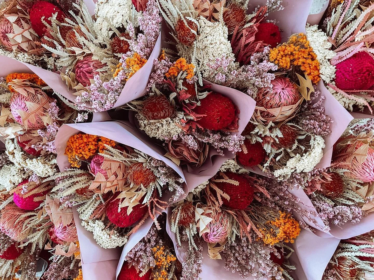 Want to make Mum&rsquo;s day? Give her an everlasting bouquet 💐
These beauties are available in store now until sold out! 

#driedflowers #mothersdaygifts #everlastingflowers #sayitwithflowers
