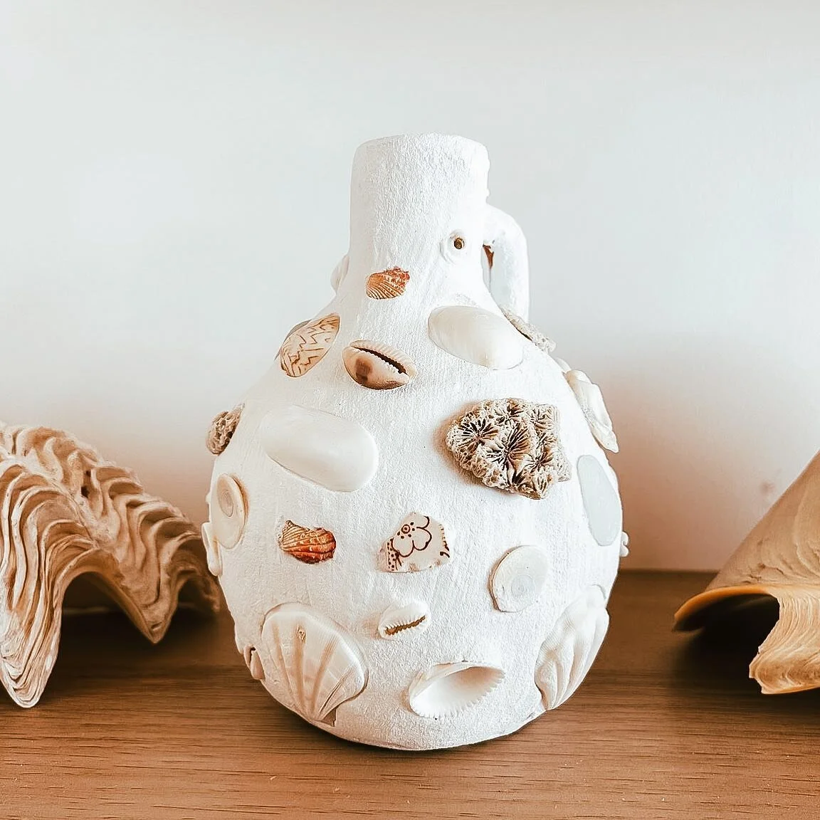 Unique, handmade creations that fill your heart&hellip; that&rsquo;s our specialty 🫶🏻
Heidi&rsquo;s SunPots are made from salty memories &amp; baked in the Australian sun. No two vessels are the same!
Available in store only. They make a perfect Mo
