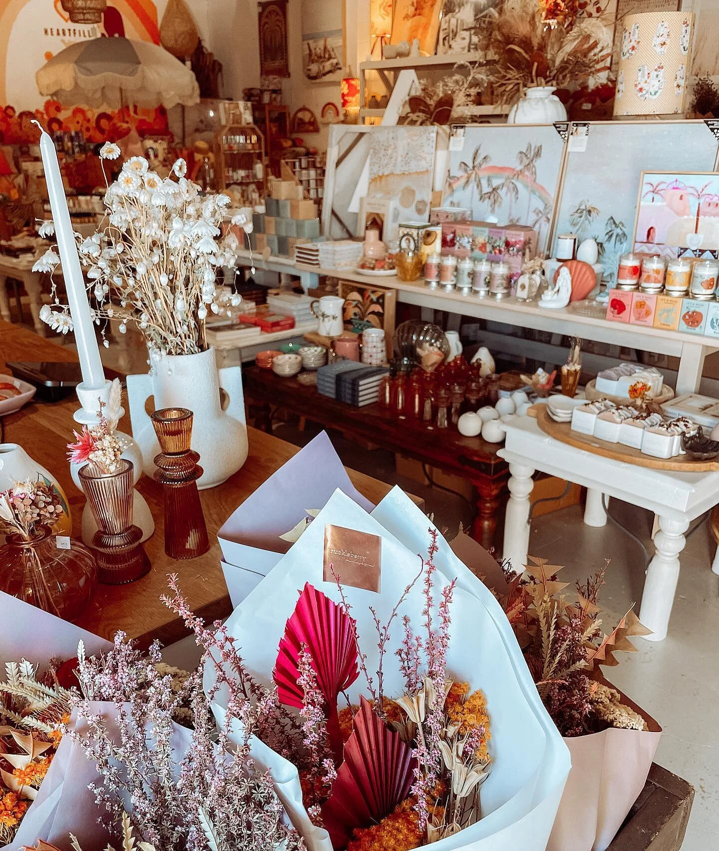 Sunday morning spent here is perfect 😍
Gather your friends, grab a coffee, we&rsquo;ll see you soon! 🌈🧡