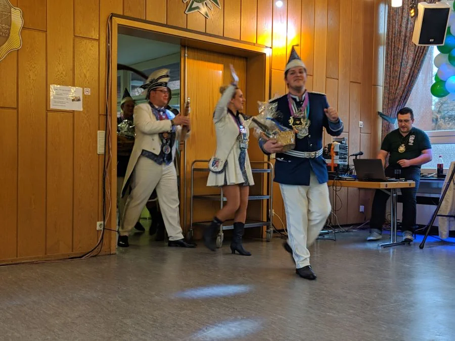 00000IMG_00000_BURST20190113132747712_COVER.jpg