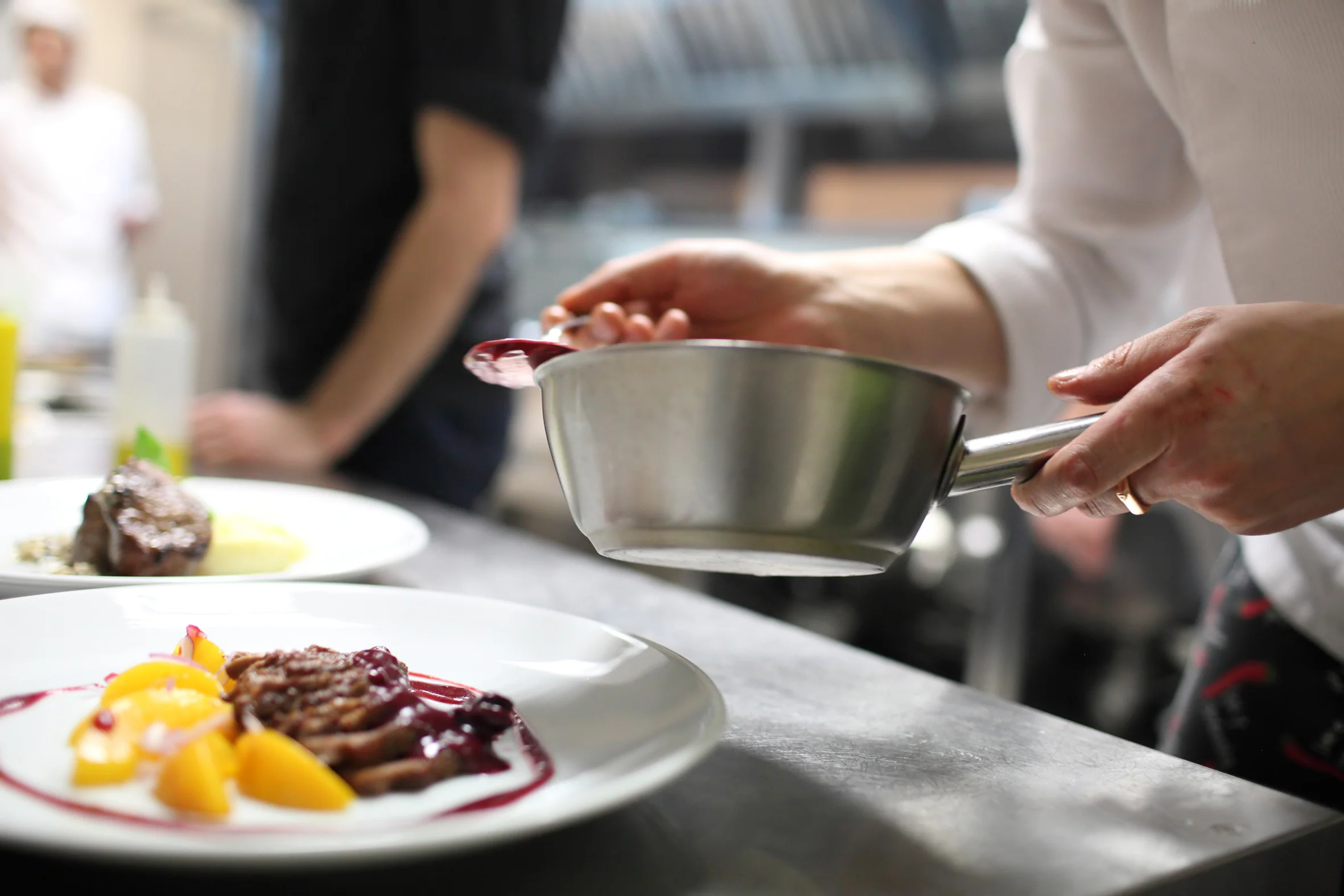 chef plating up 3.jpg