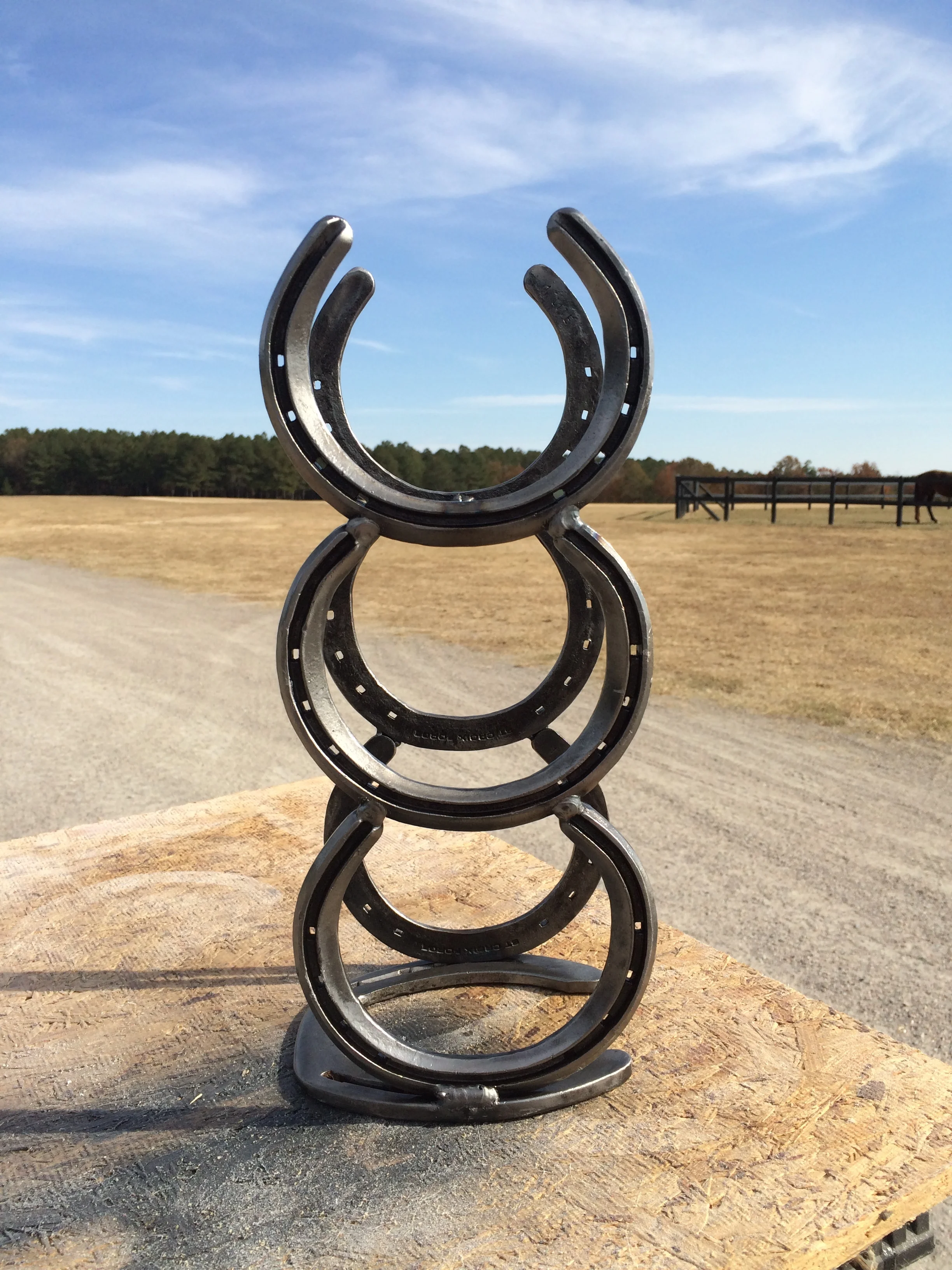 Beehive stack winerack