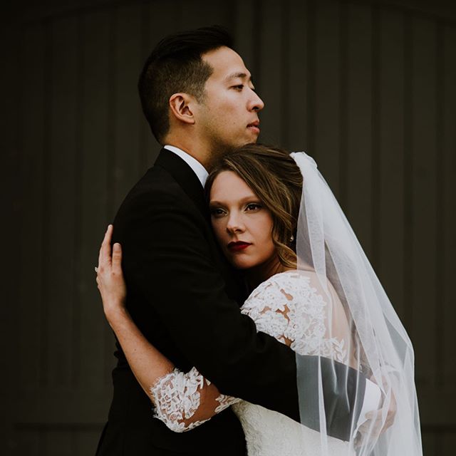 Today we&rsquo;re taking time to celebrate A+J&rsquo;s second anniversary! To see more of the incredibly moody and romantic details of this urban elegant wedding, check out our latest post. Link in bio!! .
.
📷: @jennanoellephoto .
📍: @mossdenver .
