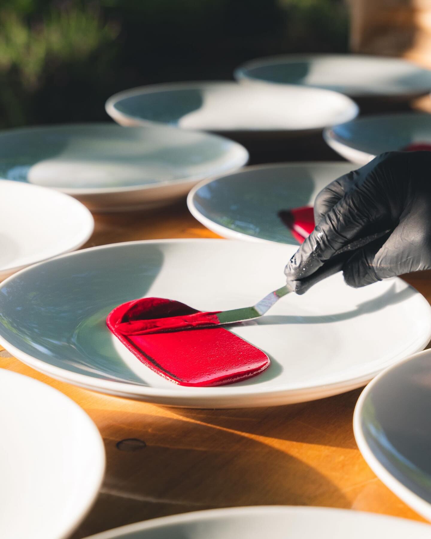 3 &ldquo;un-beet-able&rdquo; ways you didn&rsquo;t know how to use beets! Our neighbors at Oak Hill Farm have glorious red beets right now that we just can&rsquo;t get enough of. @oakhillfarm.sonoma 

1) An impossibly smooth beet puree to serve as a 