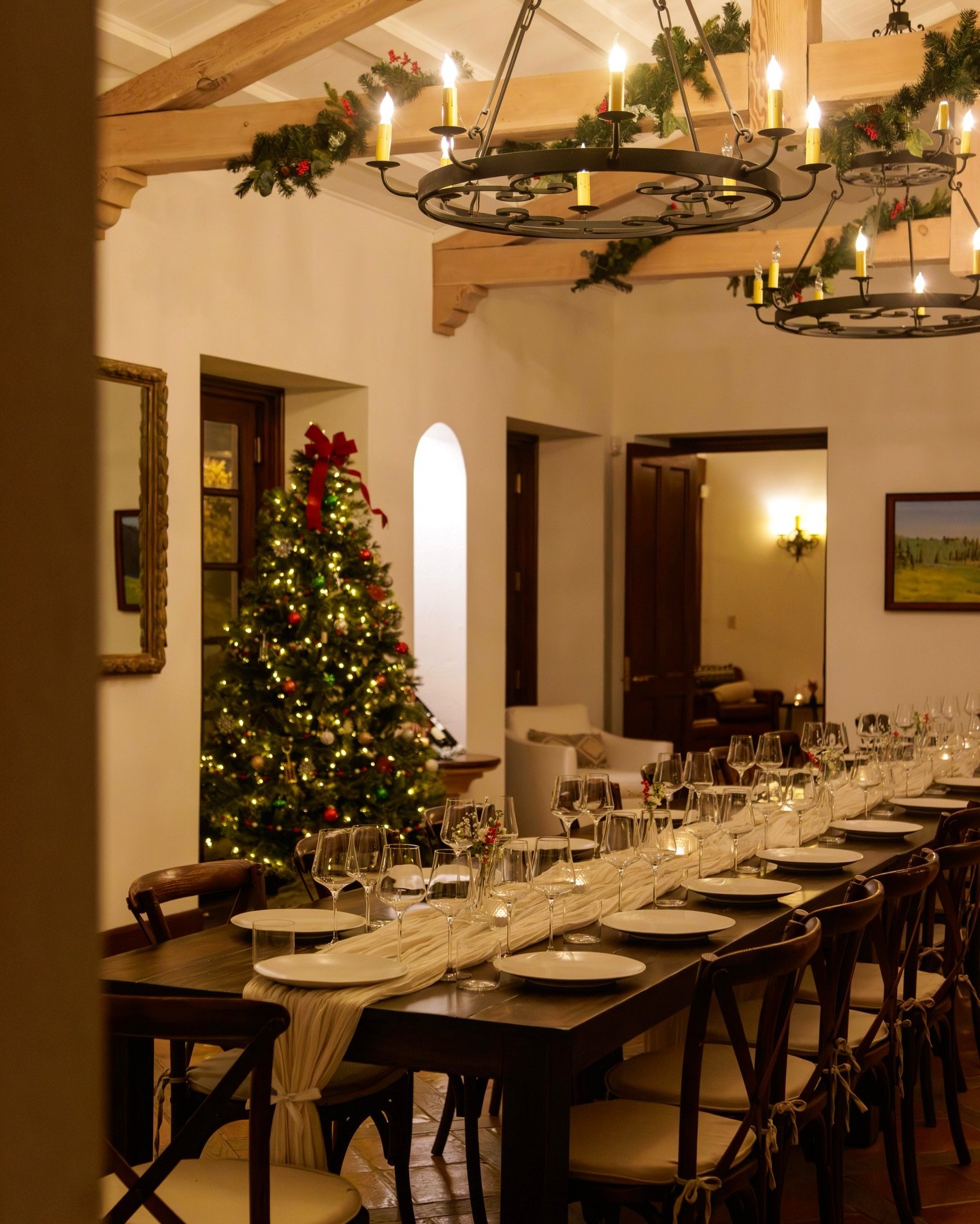 Coming to Sonoma or Napa this December? 🎄This is your sign to book a private chef during your stay. 

Imagine this: you walk back into your vacation rental after a full day of wine tasting and wandering the wine country. The table is already set. A 