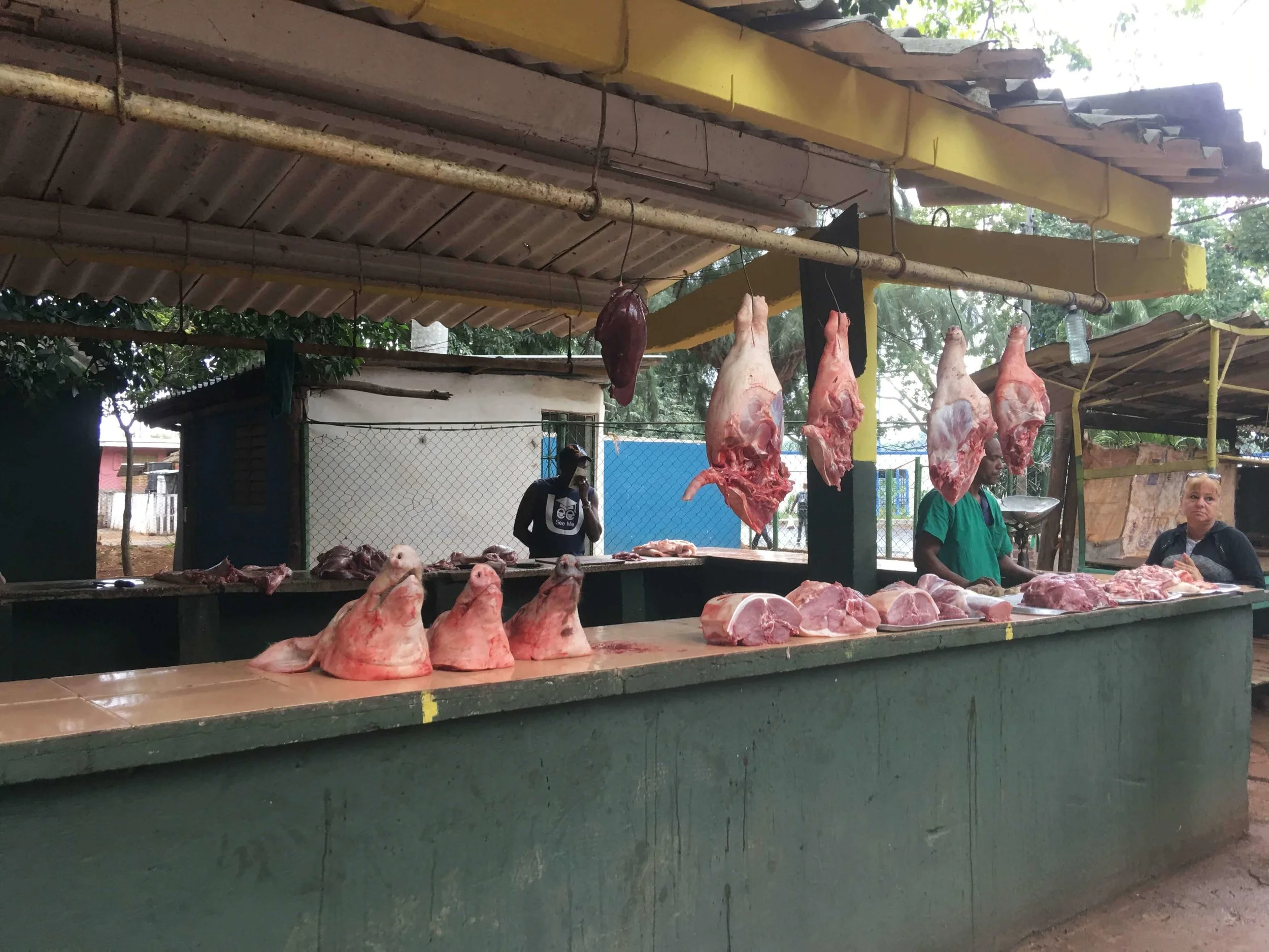 An outdoor market in Havana