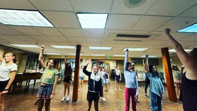 ANNIE opens this Wednesday, September 17th! Tickets are selling out.

#annie #sunvalley #theater